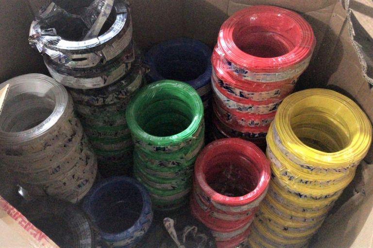 IPEM-PR apreende fios e cabos elétricos com indícios de irregularidade na região Oeste