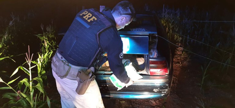 Após fuga e perseguição, PRF prende contrabandista de agrotóxicos na região