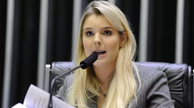 PTB expulsa deputada do Paraná que teria tentado gravar reunião para a Globo