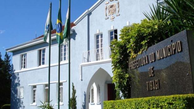 Filha de prefeito pula de carro e se livra de sequestro no Paraná