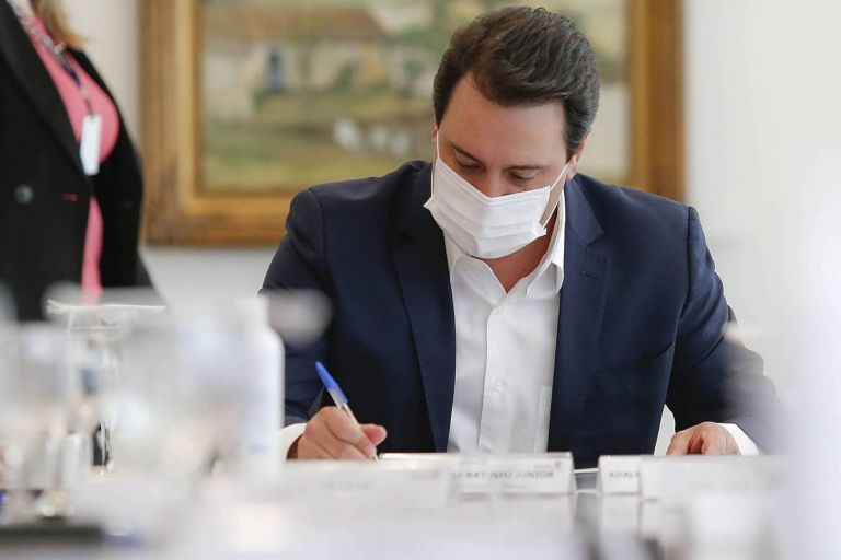 Governo do Paraná prorroga medidas restritivas até dia 30, mas abre exceções para “namorados” e concursos