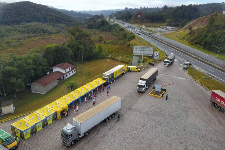 Paraná vai destinar primeiro lote da Janssen para vacinar trabalhadores do transporte