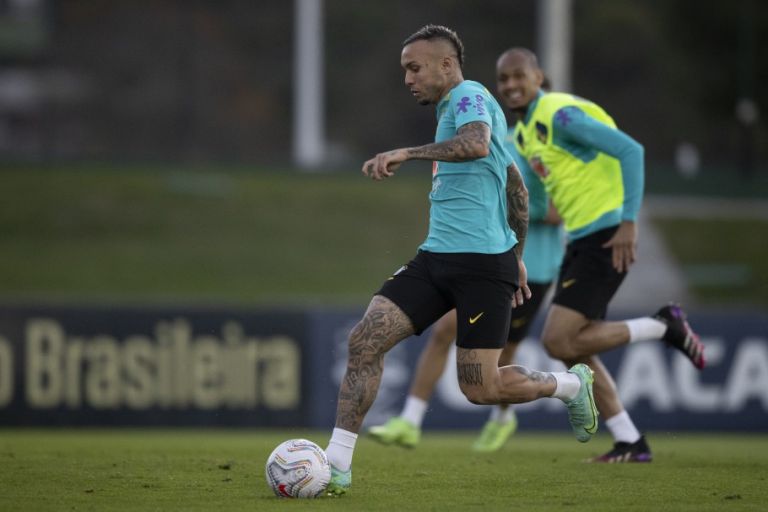 Com elenco completo, Seleção Brasileira treina na Granja Comary