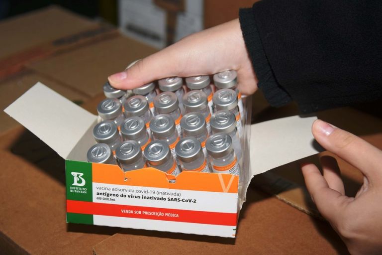 Rondonenses com 48 anos ou mais ou com comorbidades ou deficiência permanente acima de 18 anos serão vacinados neste sábado