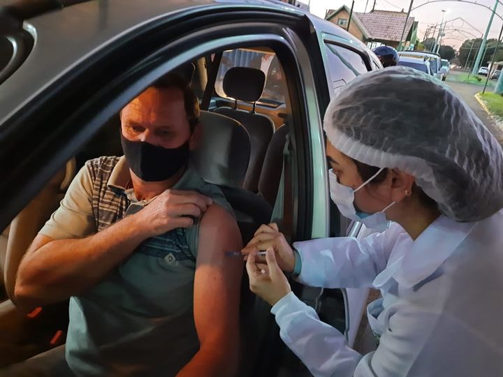 Semana inicia com vacinação para trabalhadores da educação básica, Ensino Superior e pessoas com 47 anos ou mais