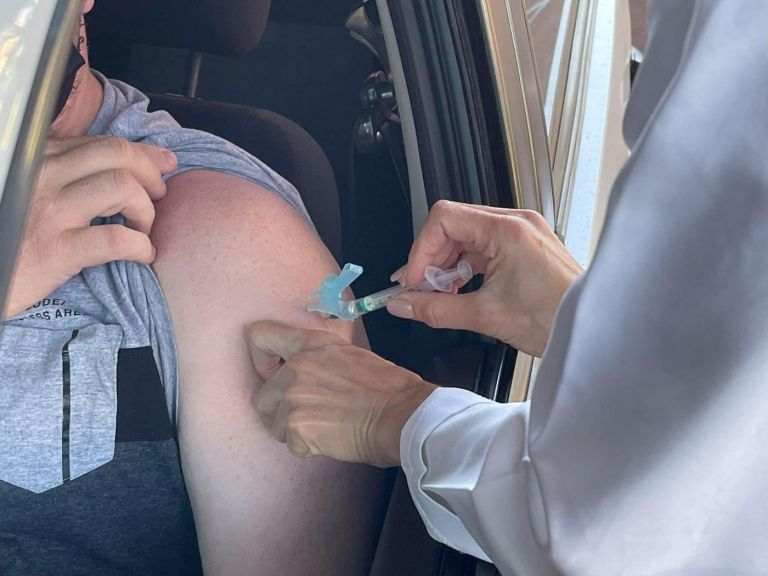 Marechal Rondon recebe mais 170 doses de vacina para trabalhadores da saúde e define cronograma