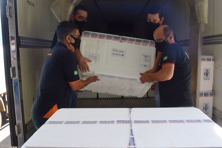 Paraná vai receber mais 439.340 doses nos próximos dias, incluindo 91,2 mil da Johnson & Johnson