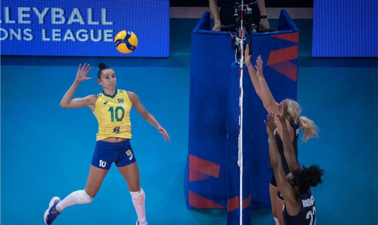 Brasil faz boa partida, mas perde título da Liga das Nações de Vôlei