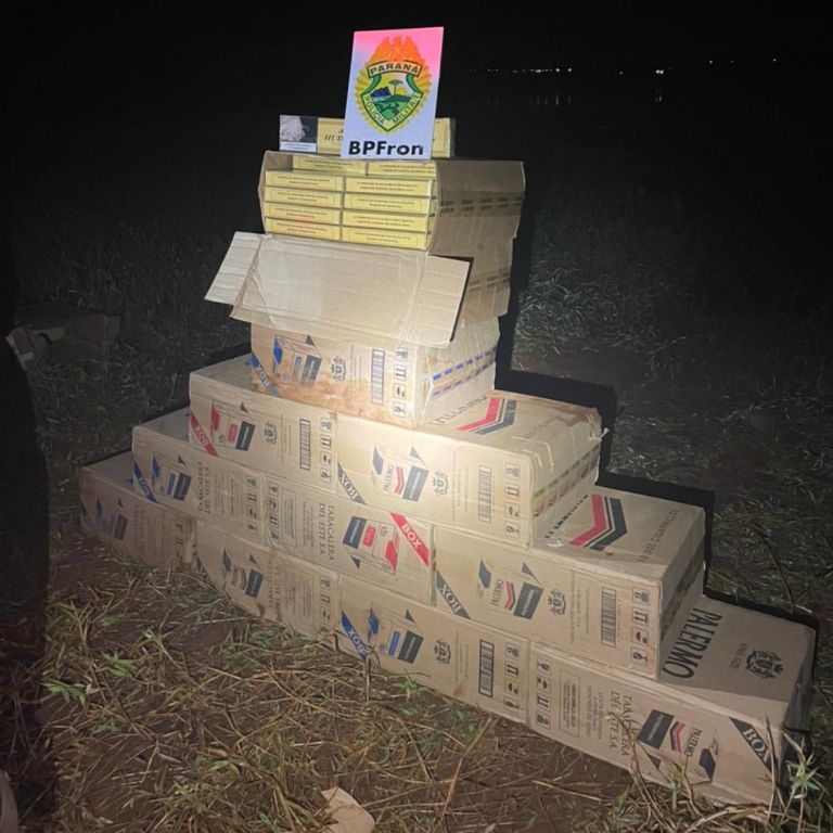 Cigarros contrabandeados são encontrados pelo BPFron; caixas estavam próximas a porto clandestino em Guaíra
