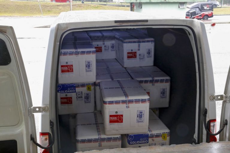 Ministério da Saúde entrega 233 mil vacinas contra a Covid-19 ao Paraná