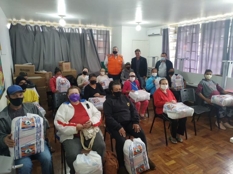 Defesa Civil de Nova Santa Rosa entregou 80 cestas básicas