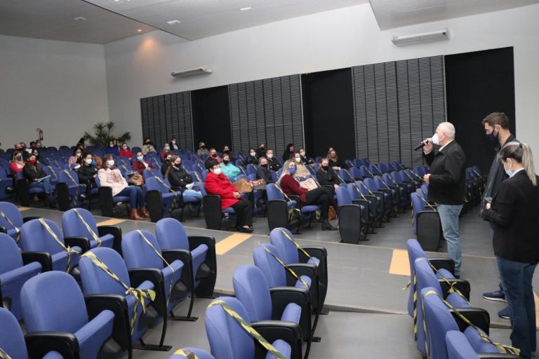 Pato Bragado promove formação continuada a professores da educação infantil e ensino fundamental