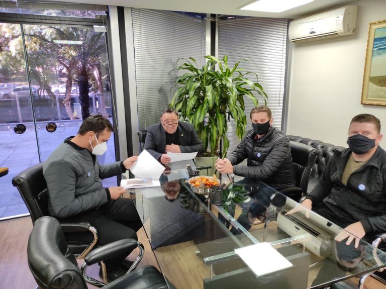 Vice-prefeito de Pato Bragado cumpre agenda em Curitiba e recebe veículo novo para frota da saúde