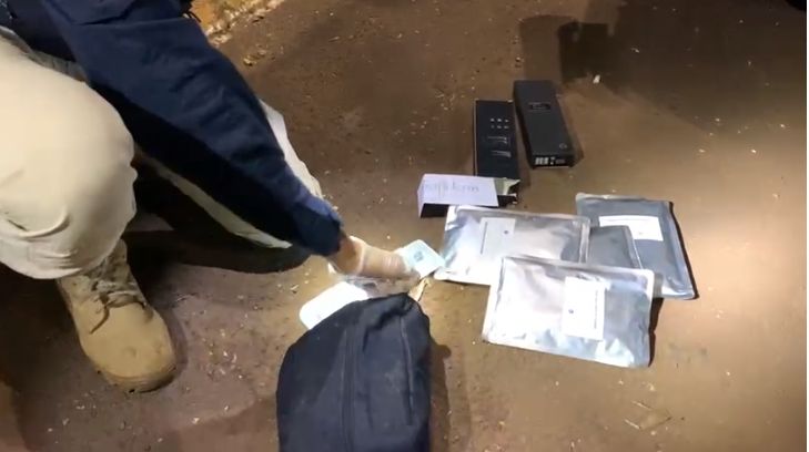 PRF apreende medicamentos contrabandeados do Paraguai na região; idoso e menor de idade foram abordados