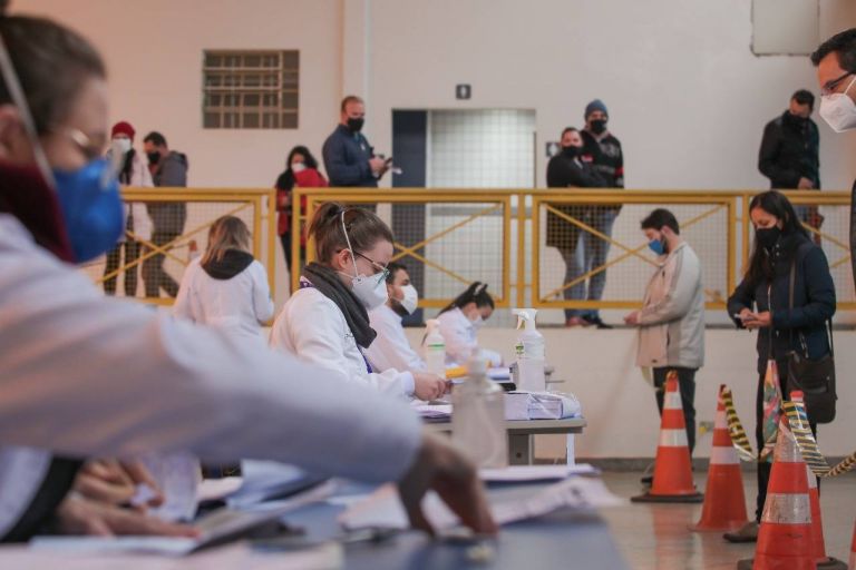 Paraná ultrapassa marca de 30 mil profissionais do ensino superior vacinados contra a Covid-19