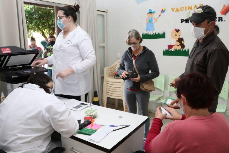 Vacinação segue em caminhoneiros, trabalhadores de transporte coletivo de passageiros e população em geral em Pato Bragado