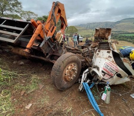 Acidente em rodovia da região resulta em uma vítima fatal e outra gravemente ferida