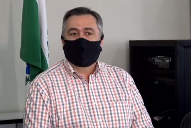 Cronograma de vacinação contra a Covid-19 está mantido no Paraná, afirma Beto Preto em visita a Cascavel 