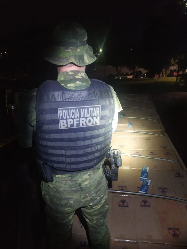 Após perseguição de 500 quilômetros, BPFron apreende caminhão carregado com cigarros