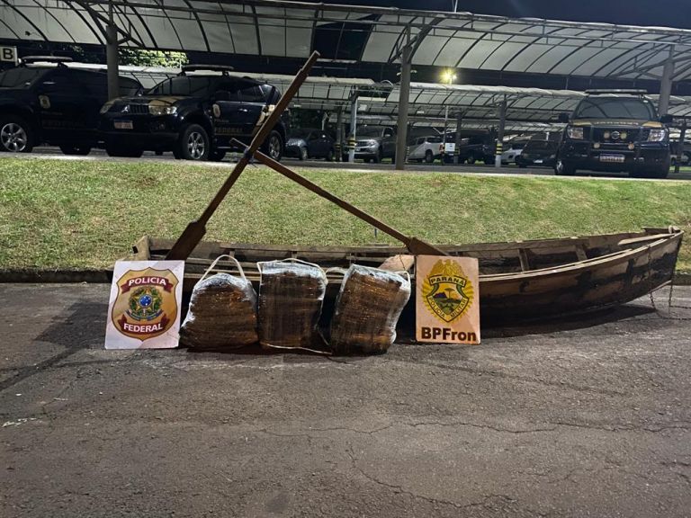 BPFron e PF apreendem 97,1 quilos de maconha trazidas do Paraguai em uma canoa