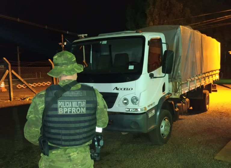 BPFron apreende caminhão com adulteração em Mercedes