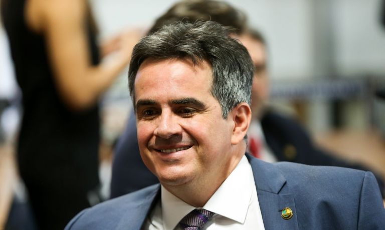 Senador Ciro Nogueira assumirá comando da Casa Civil, diz Bolsonaro