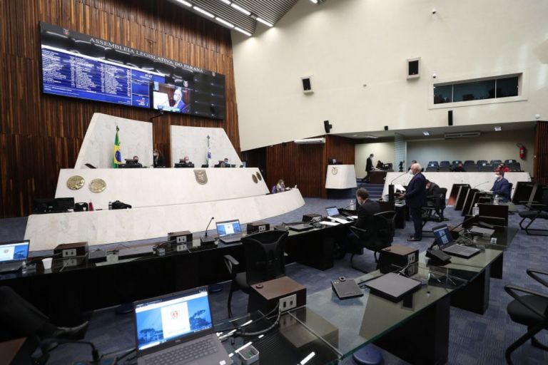 Assembleia promulga lei que concede licença-prêmio a servidores do Ministério Público do Paraná