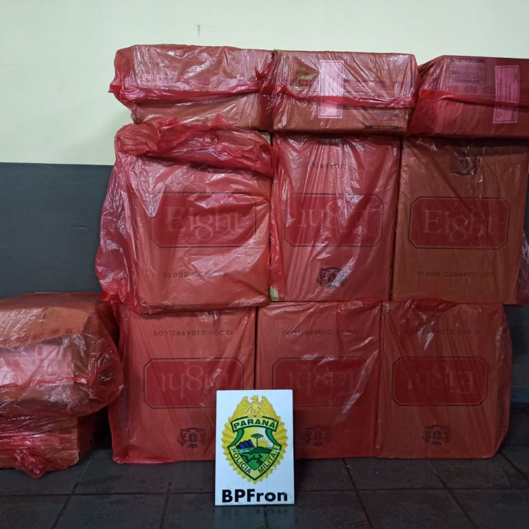 BPFron apreende 17 caixas de cigarros contrabandeados na área rural de Guaíra