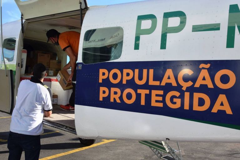 Governo completa distribuição das vacinas contra a Covid-19 da semana e envia medicamentos