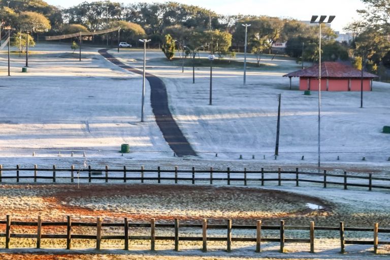 Semana congelante de até 8°C negativos termina com calor de 30°C