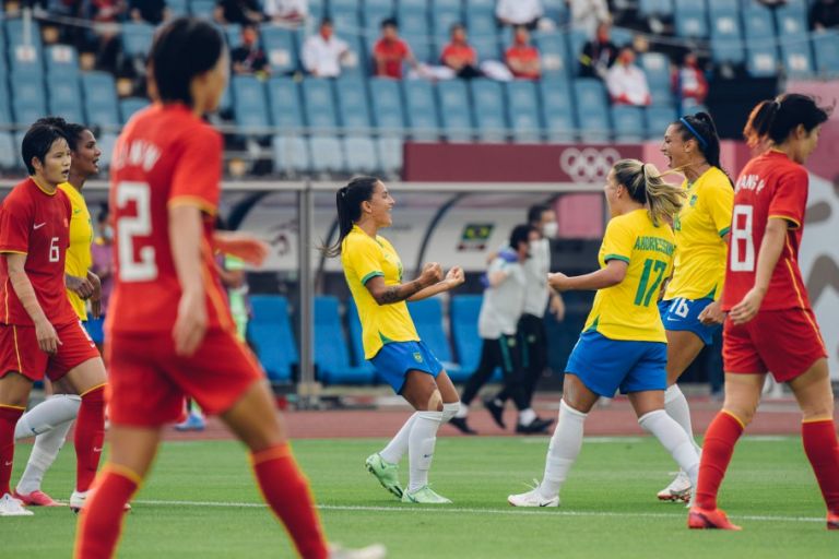 Seleção feminina goleia a China na estreia nos jogos olímpicos de Tóquio