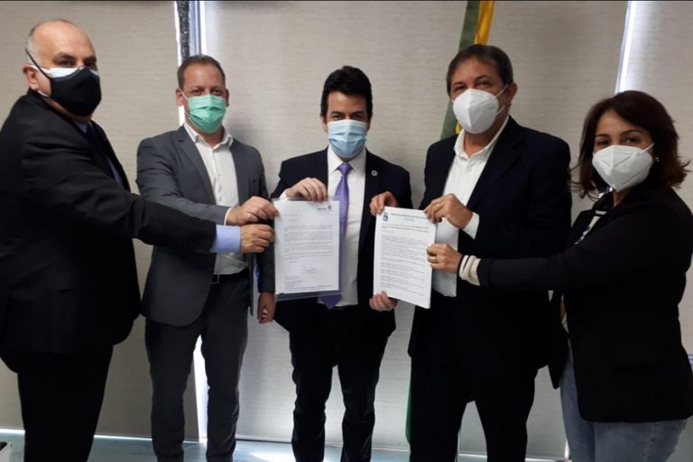 Para controlar variantes, Paraná solicita ao Ministério doses carimbadas para fronteira