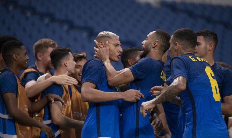 Seleção Brasileira vence a Arábia Saudita e avança às quartas