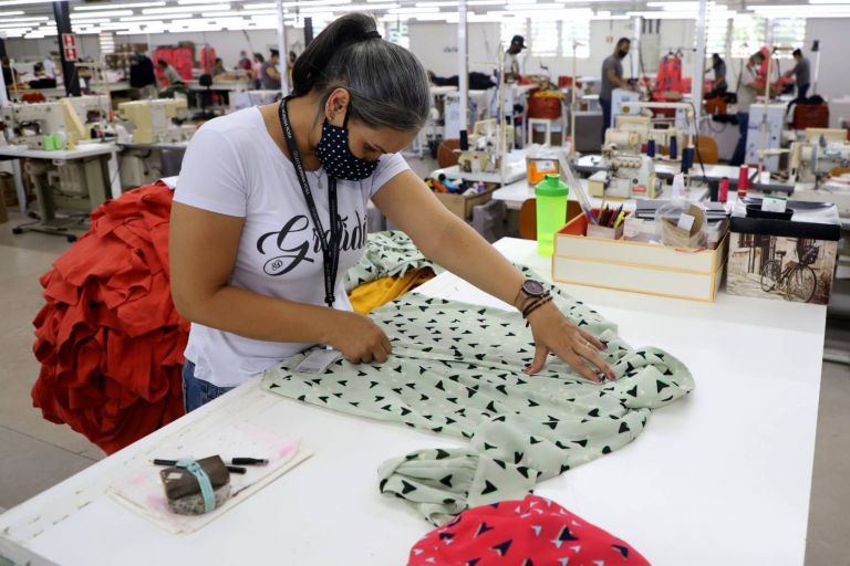 Grande empregador, vestuário abrange pequenas empresas a gigantes do mercado no Paraná