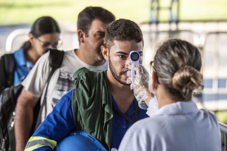 Taxa de transmissão chega ao menor índice do ano no Paraná; ocupação das UTIs diminui para 81%