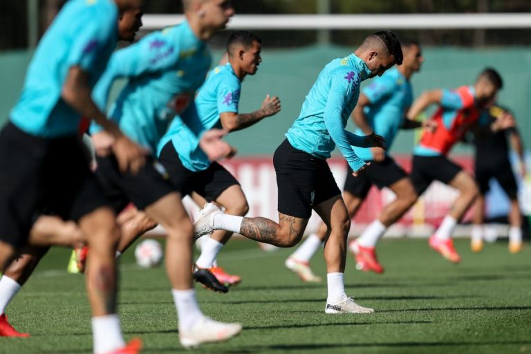 Seleção brasileira se apresenta em Belém para jogos das Eliminatórias