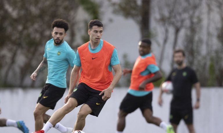 Seleção masculina de futebol treina pela 1ª vez com os 22 convocados