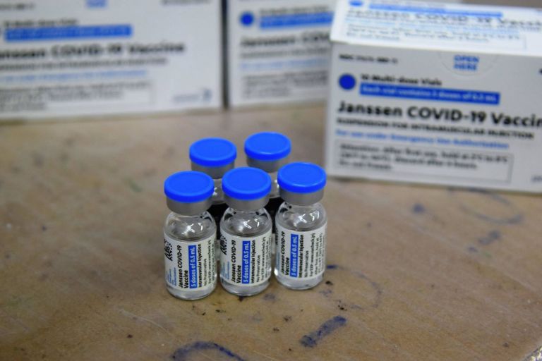 Covid-19: mais 1,4 milhão de doses da Janssen chegam hoje ao Brasil