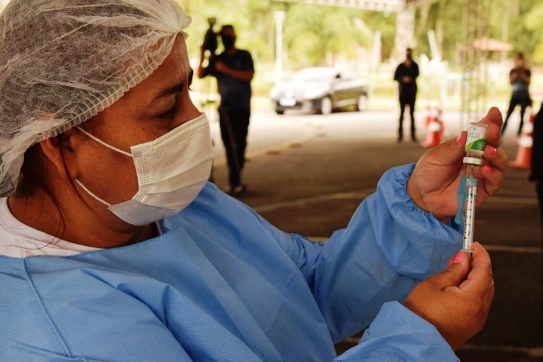 Paraná mantém vacinação contra gripe a toda população até se esgotarem as doses