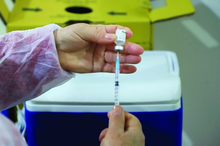 Recusa à vacina contra Covid-19 pode gerar demissão por justa causa?