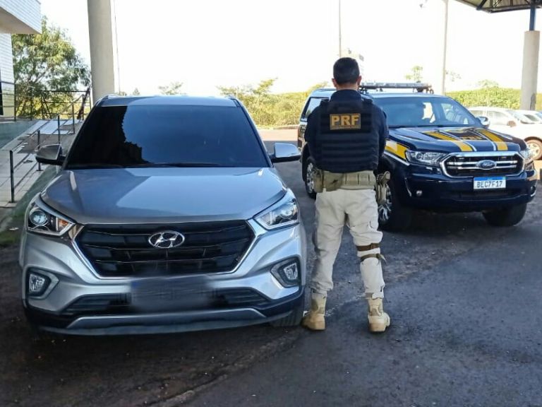 PRF recupera dois veículos e detém duas pessoas por receptação em Guaíra