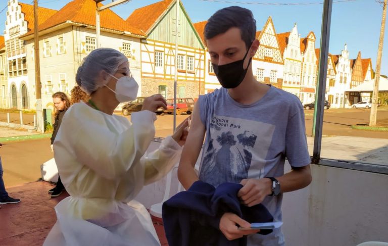 Rondonenses com 25 anos ou mais serão vacinados nesta sexta-feira