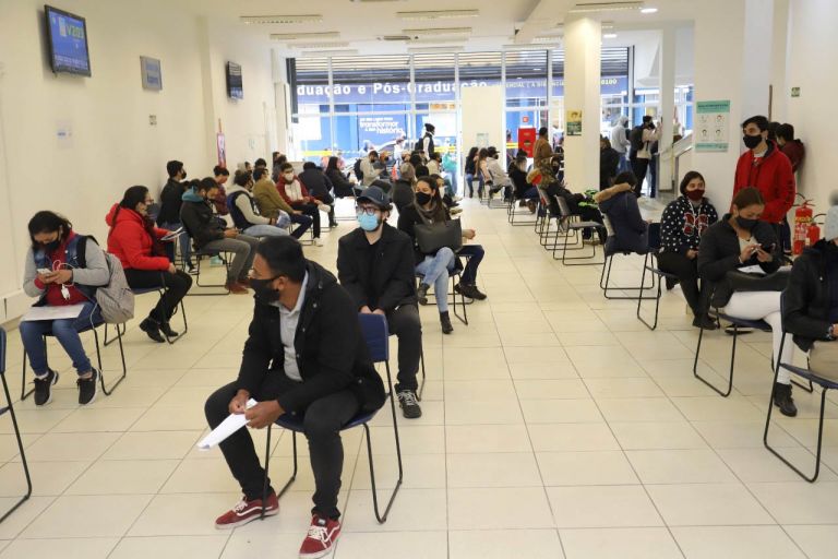 Agências do Trabalhador oferecem mais de 1.300 vagas destinadas ao primeiro emprego