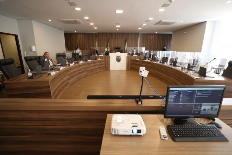 CCJ aprova parecer que rejeita emendas e projeto de delegação de rodovias volta à ordem do dia