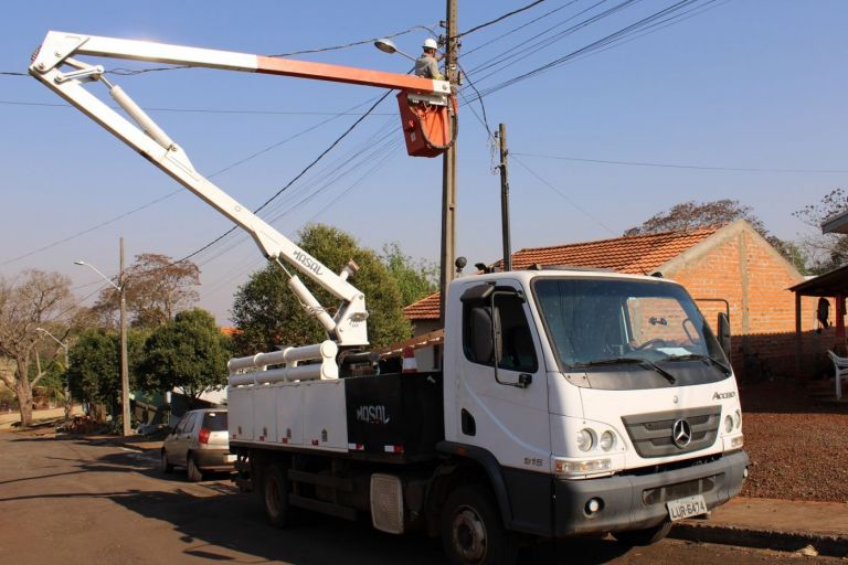 Iluminação pública: Mercedes substitui lâmpadas comuns por luminárias de LED
