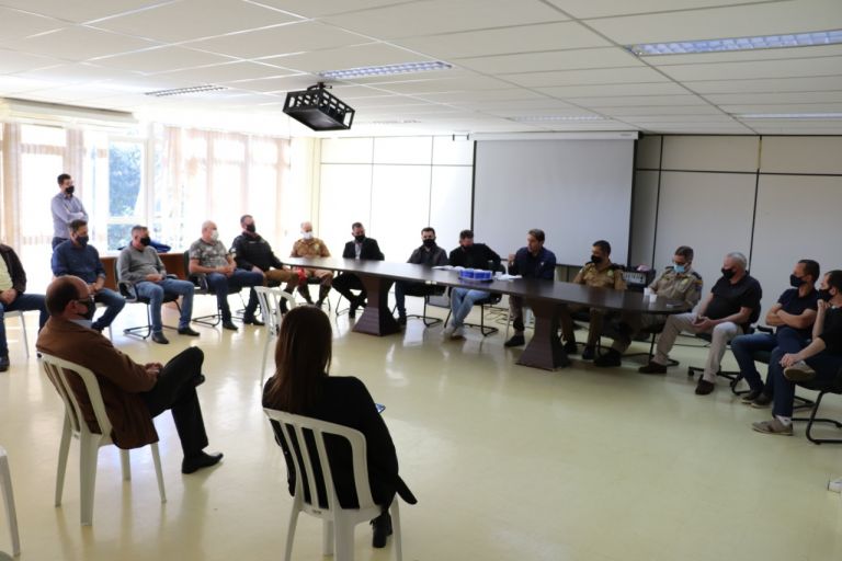 Implantação de sistema de videomonitoramento rondonense é tema de reunião com forças policiais e vereadores