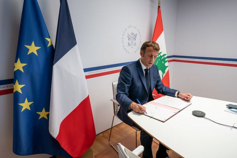 Covid-19: França ignora apelo da OMS e prepara terceira dose da vacina