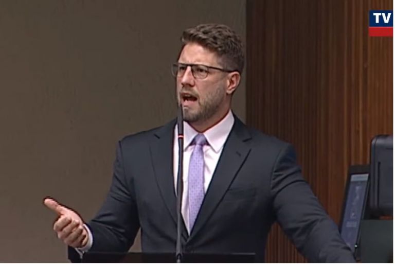 Requião Filho questiona sobre fechamento de colégios cívico-militares