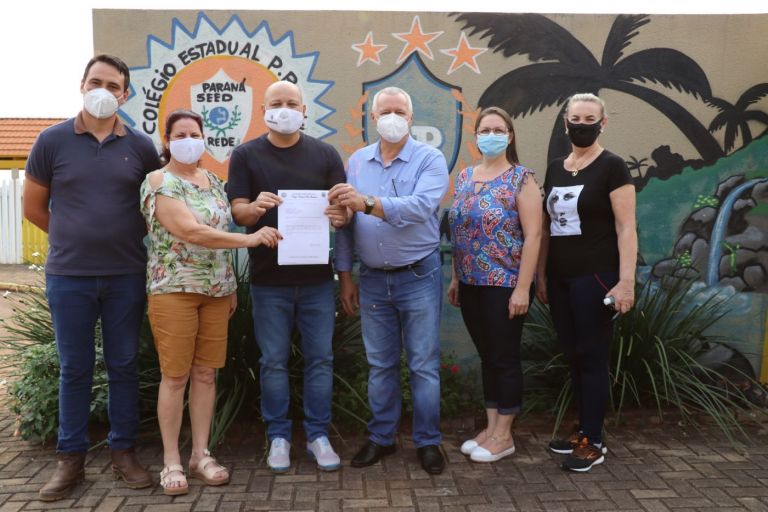 Governo municipal e colégio estadual de Pato Bragado pleiteiam melhorias físicas no educandário