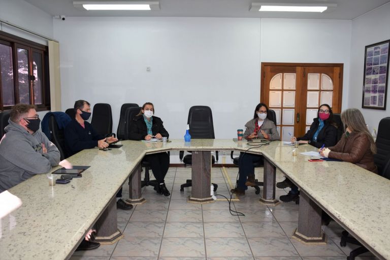 Prefeitura de Quatro Pontes e PTI dialogam sobre ações para gestão de resíduos sólidos